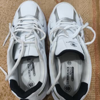 Lumberjack Aldığım Gün Ayakkabının Burun Kısmında Derin Kırıklar Oluştu