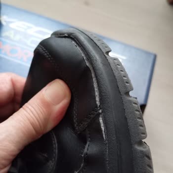 Skechers Kusurlu Ayakkabılarının Arkasında Durmuyor