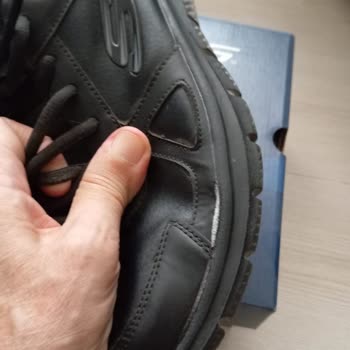 Skechers Kusurlu Ayakkabılarının Arkasında Durmuyor