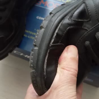 Skechers Kusurlu Ayakkabılarının Arkasında Durmuyor
