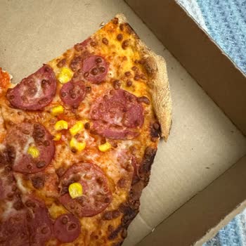 PizzaLazza Yanık Kuru Soğuk Gelen Pizza