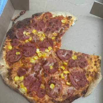 PizzaLazza Yanık Kuru Soğuk Gelen Pizza