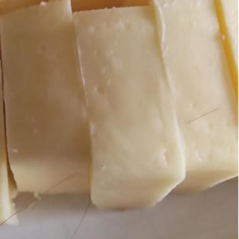 Calmio Süt Kaşar Peyniri İçinde Kıl Var