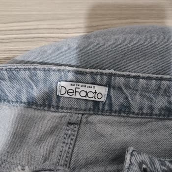 DeFacto 3. Giyimde Yırtılan Pantolon