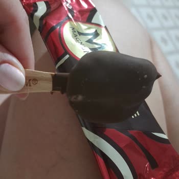 Magnum Dondurma Paketinin İçinden Çıkan Şok Manzara