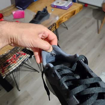Skechers: Problemas con el Forro Interno de las Zapatillas