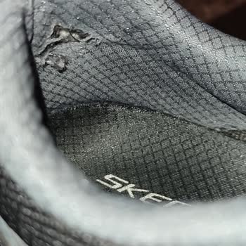Los forros del talón de mis Skechers Arch Fit Renger están rotos