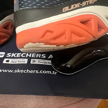 Skechers Glide Step suela despegada, necesito un cambio