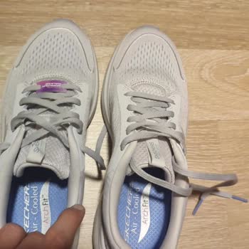 Compré zapatos deportivos Skechers y me enviaron usados