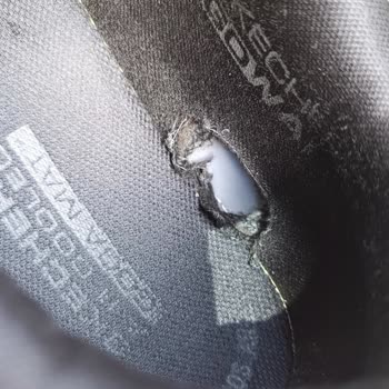 Problemas de calidad en zapatos Skechers 216480-BBK en menos de un año