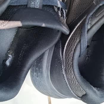 Problemas de calidad en zapatos Skechers 216480-BBK en menos de un año