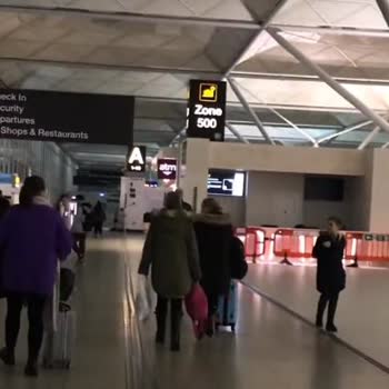 Pegasus Airlines cerró la puerta de embarque temprano, perdí mi vuelo