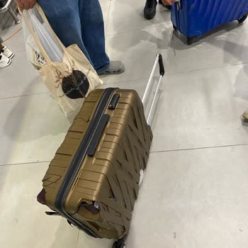 Maleta Pierre Cardin dañada en vuelo PC1920 de Pegasus Airlines