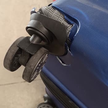 Rueda rota en maleta durante vuelo de Pegasus