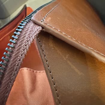 Bolso de Cuero Zara Desgastado, Sin Soporte al Cliente