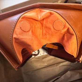 Bolso de Cuero Zara Desgastado, Sin Soporte al Cliente