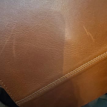 Bolso de Cuero Zara Desgastado, Sin Soporte al Cliente