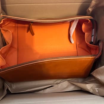 Bolso de Cuero Zara Desgastado, Sin Soporte al Cliente