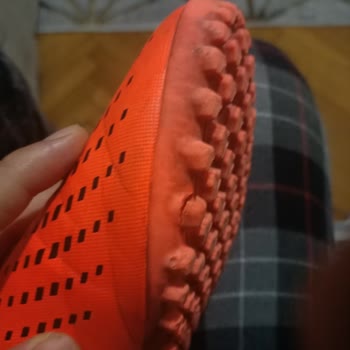 Problema con los Tacos de Fútbol Adidas Divididos