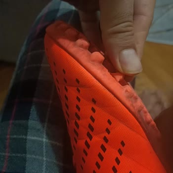 Problema con los Tacos de Fútbol Adidas Divididos