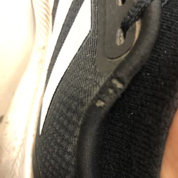 Adidas: Zapatos se Desgastan en Meses