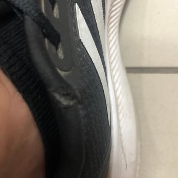 Adidas: Zapatos se Desgastan en Meses