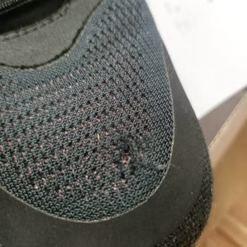 Adidas Zapatos Defectuosos y Servicio Grosero (Intercambio Denegado)