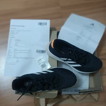 Adidas Zapatos Defectuosos y Servicio Grosero (Intercambio Denegado)