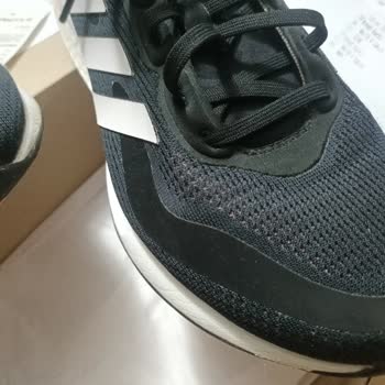 Adidas Zapatos Defectuosos y Servicio Grosero (Intercambio Denegado)