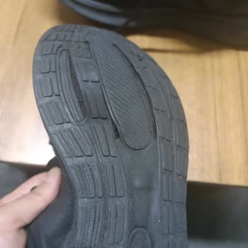Adidas Zapatillas Despegadas en las Suelas Después de Dos Meses