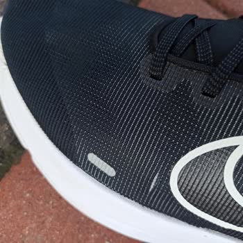 Mis zapatos Nike se están desmoronando después de seis usos