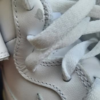 Nike Air Force 1 Mid '07: Descascarado en 2 Horas y Devolución Negada