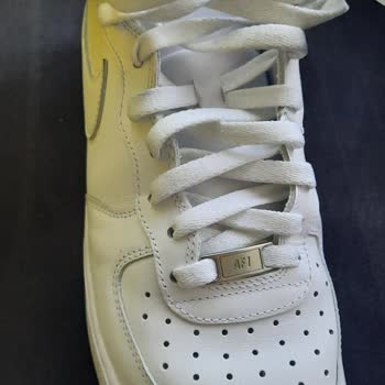 Nike Air Force 1 Mid '07: Descascarado en 2 Horas y Devolución Negada