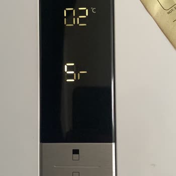 Refrigerador Vestel muestra error 'SR' constantemente