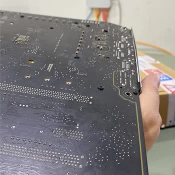 UPS Turquía: Placa Base Dañada Durante el Envío