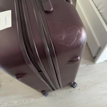 Vuelo de Sunexpress retrasado y maleta dañada, solicito compensación