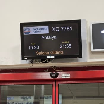 SunExpress Airlines vuelo Antalya retrasado