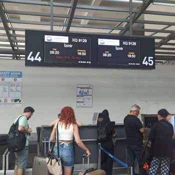 Sunexpress Vuelo Retrasado 10 Horas y Falta de Información