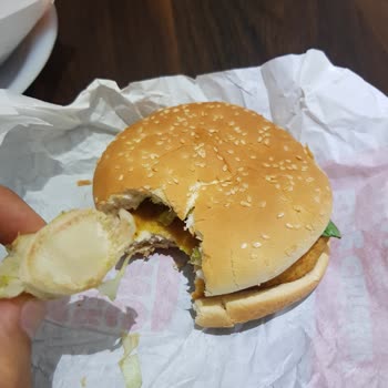 Sorpresa en mi hamburguesa en Burger King de Denizli Teras Park