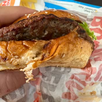 Burger King Hamburguesa Húmeda y Cola Sin Gas Insatisfacción