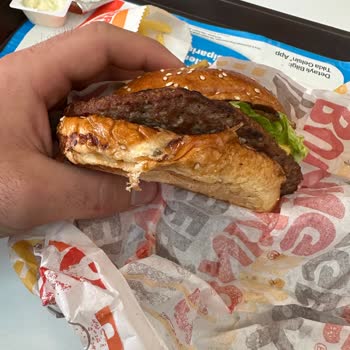Burger King Hamburguesa Húmeda y Cola Sin Gas Insatisfacción