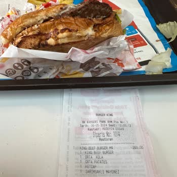 Burger King Hamburguesa Húmeda y Cola Sin Gas Insatisfacción