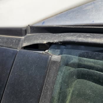 Peugeot 2008: Defecto en los Sellos de Ventana Trasera