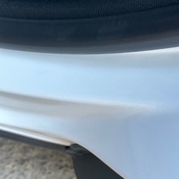 Citroen C4 Nuevo con Pintura en el Capó, ¡Sin Solución Aún!