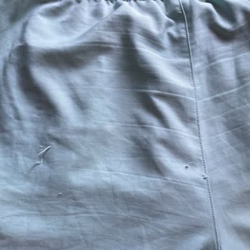 Problema con la devolución de shorts defectuosos de Decathlon por código de barras cortado