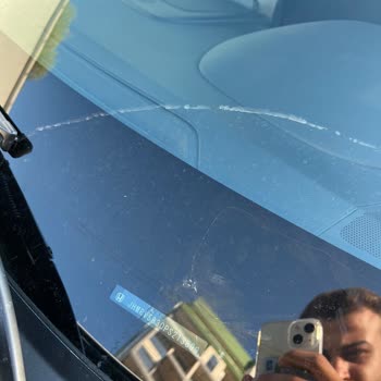 Mi coche sufrió daño en el servicio de Honda y descubrí una grieta en el parabrisas