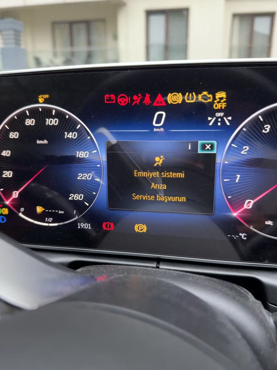 Mercedes-Benz C200 Nuevo: Ruido en el Acabado y Fallos de Software Portada de vídeo