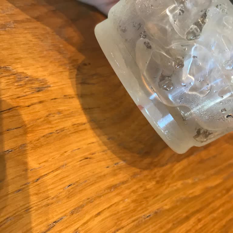 Encontré un Objeto Rojo Desconocido en mi Café de Starbucks