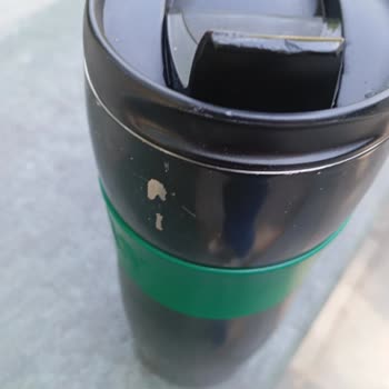 Tapa del Termo Starbucks Rota y Pintura Descascarada – Busco Solución