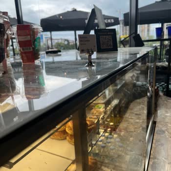 Starbucks Hilltown: Problemas de Higiene Ignorados